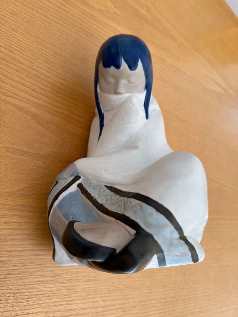 LLADRO "ESKIMO GIRL" VINTAGE PORCELAIN FIGURINE